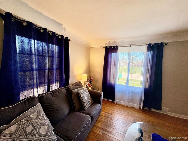 23349 Roxana Avenue, Eastpointe, MI 48021