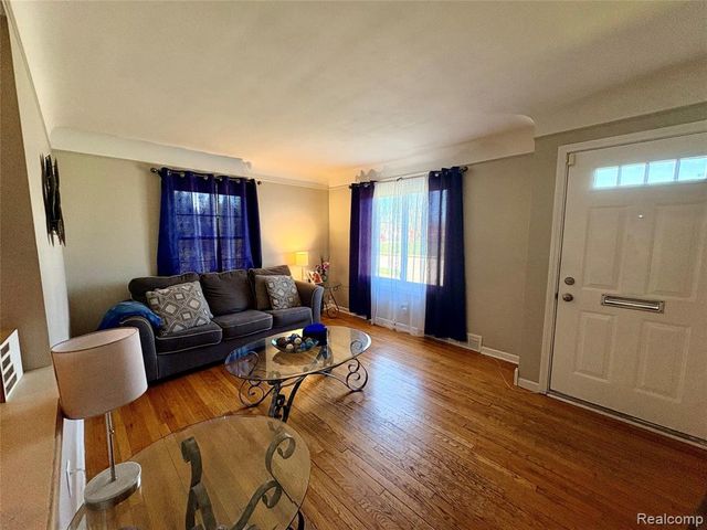 23349 Roxana Avenue, Eastpointe, MI 48021