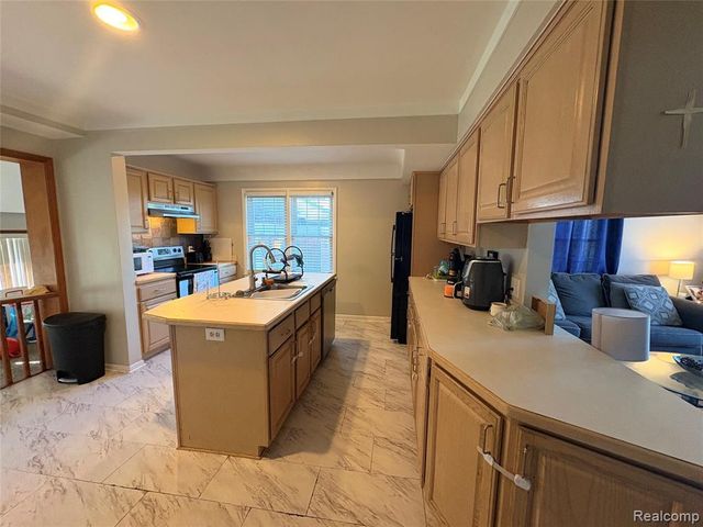 23349 Roxana Avenue, Eastpointe, MI 48021
