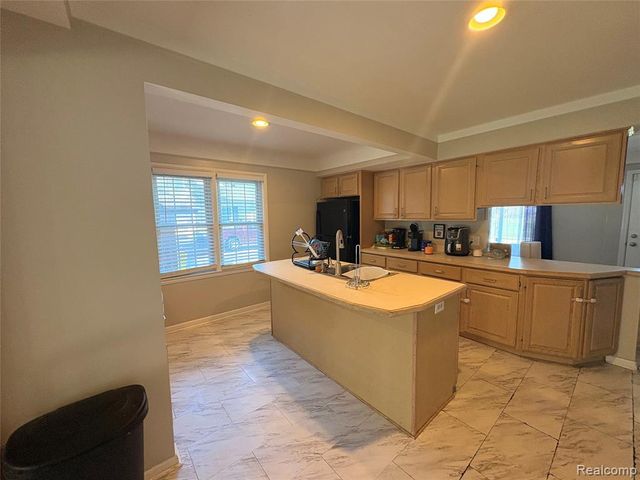 23349 Roxana Avenue, Eastpointe, MI 48021