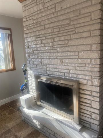 23349 Roxana Avenue, Eastpointe, MI 48021