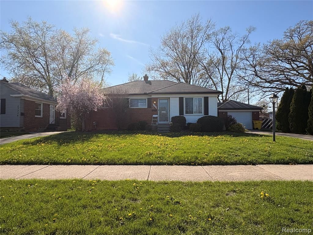 23349 Roxana Avenue, Eastpointe, MI 48021