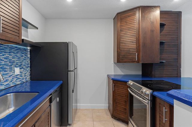 725 Hummingbird Way 111, North Palm Beach, FL 33408