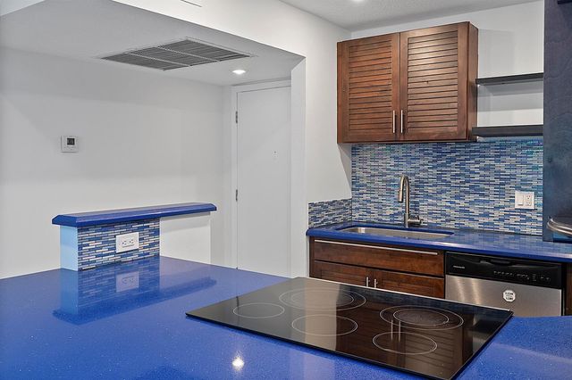 725 Hummingbird Way 111, North Palm Beach, FL 33408