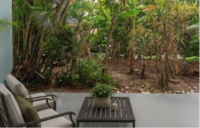725 Hummingbird Way 111, North Palm Beach, FL 33408