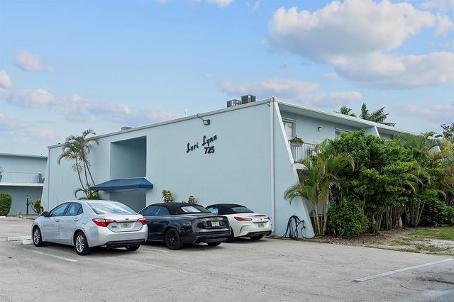 725 Hummingbird Way 111, North Palm Beach, FL 33408