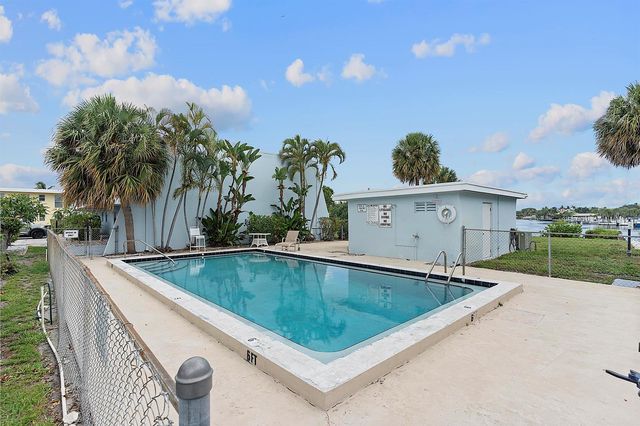 725 Hummingbird Way 111, North Palm Beach, FL 33408