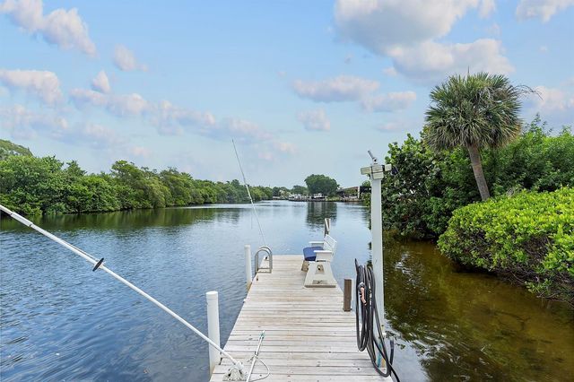 725 Hummingbird Way 111, North Palm Beach, FL 33408