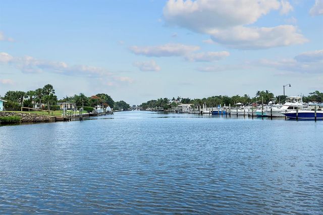 725 Hummingbird Way 111, North Palm Beach, FL 33408