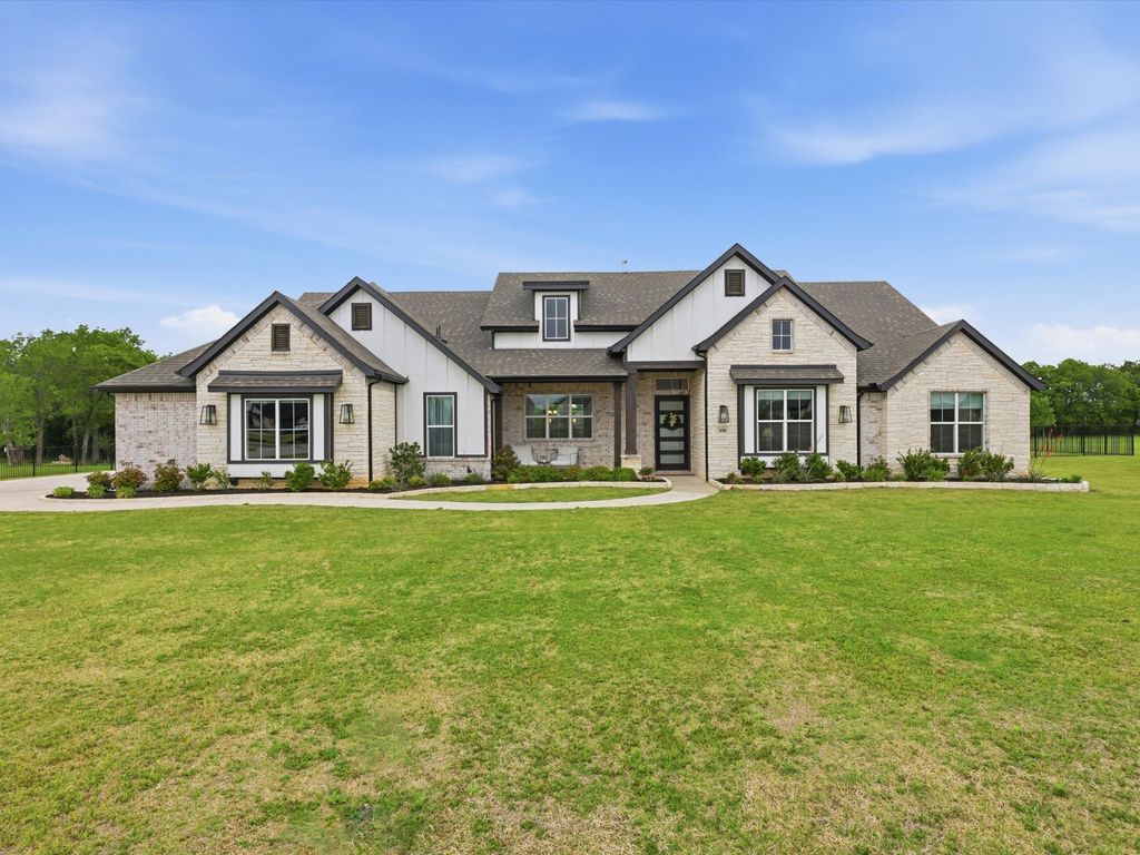 300 Waterview Drive, Gunter, TX 75058
