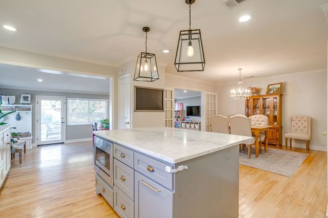 3642 S Hills Avenue, Fort Worth, TX 76109