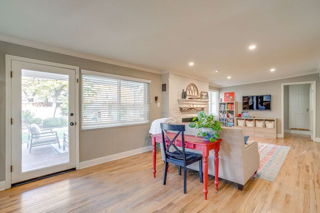 3642 S Hills Avenue, Fort Worth, TX 76109