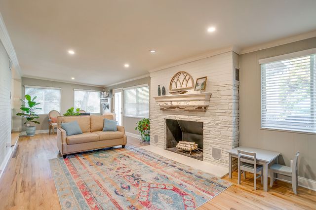 3642 S Hills Avenue, Fort Worth, TX 76109