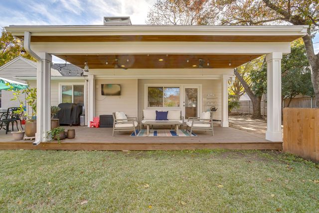 3642 S Hills Avenue, Fort Worth, TX 76109