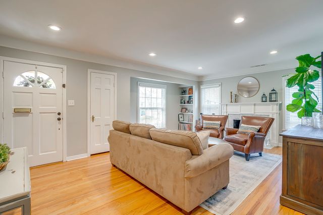 3642 S Hills Avenue, Fort Worth, TX 76109