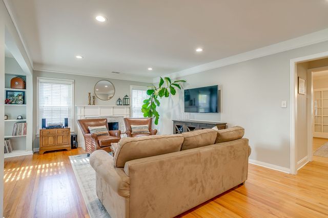 3642 S Hills Avenue, Fort Worth, TX 76109