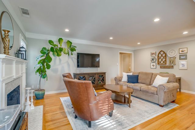 3642 S Hills Avenue, Fort Worth, TX 76109