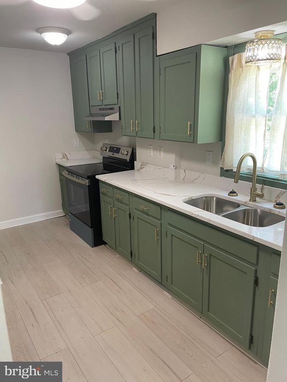 Image 5 of property listing at 21724 SUWANNE PL, Lexington Park, MD 20653