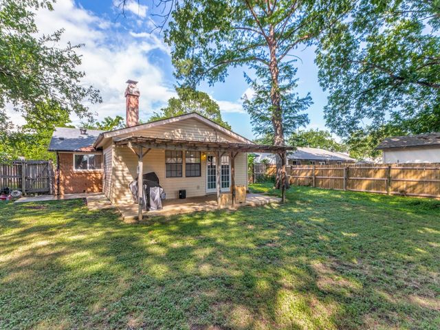 809 Meadowlark Drive, Mansfield, TX 76063