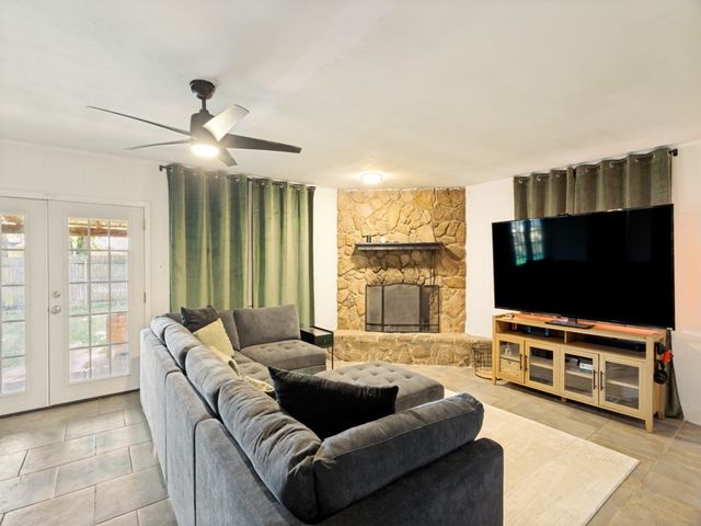 809 Meadowlark Drive, Mansfield, TX 76063