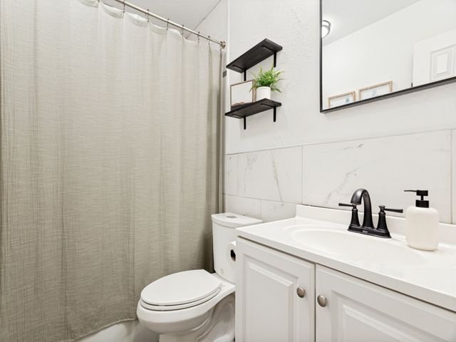 809 Meadowlark Drive, Mansfield, TX 76063