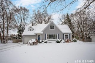 943 College Avenue, Holland City, MI 49423