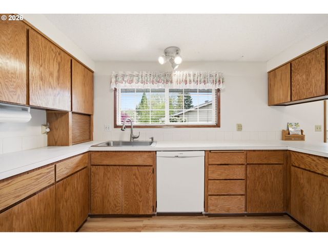 10175 Sw WASCO Way, Tualatin, OR 97062