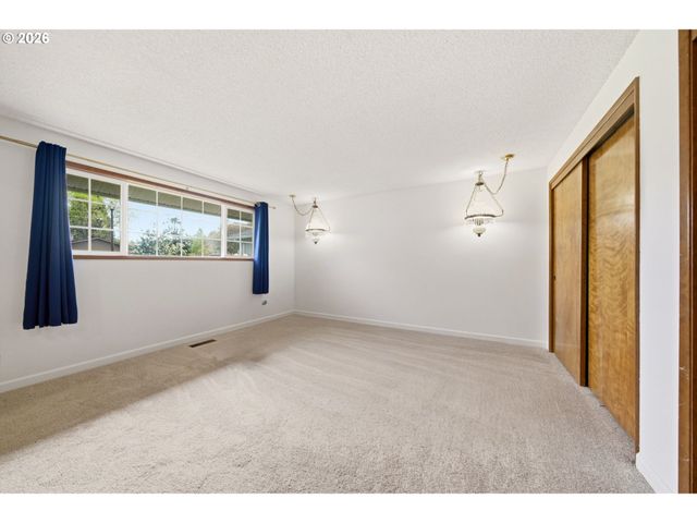 10175 Sw WASCO Way, Tualatin, OR 97062