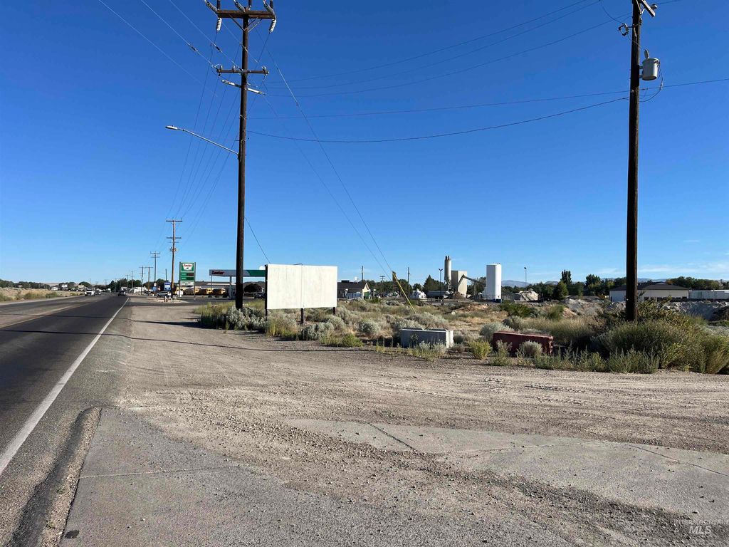 960 Sunset Strip, Mountain Home, ID 83647 photo 3