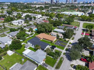 34 SW 7th St, Hallandale Beach, FL 33009