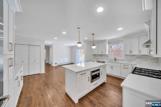 853 Shadow Ridge Road, Franklin Lakes, NJ 07417