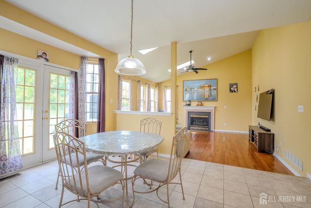 15 Inverness Lane, East Windsor, NJ 08520