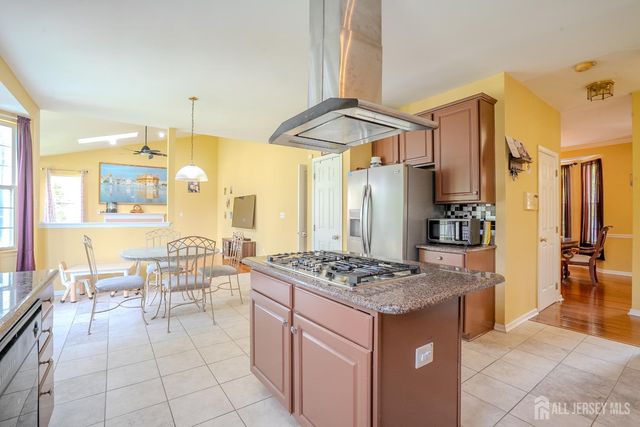 15 Inverness Lane, East Windsor, NJ 08520