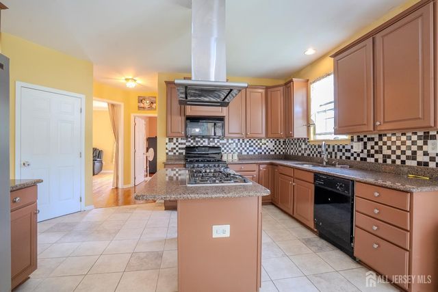 15 Inverness Lane, East Windsor, NJ 08520