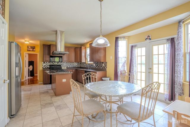 15 Inverness Lane, East Windsor, NJ 08520
