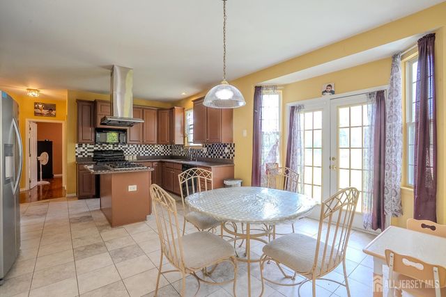 15 Inverness Lane, East Windsor, NJ 08520