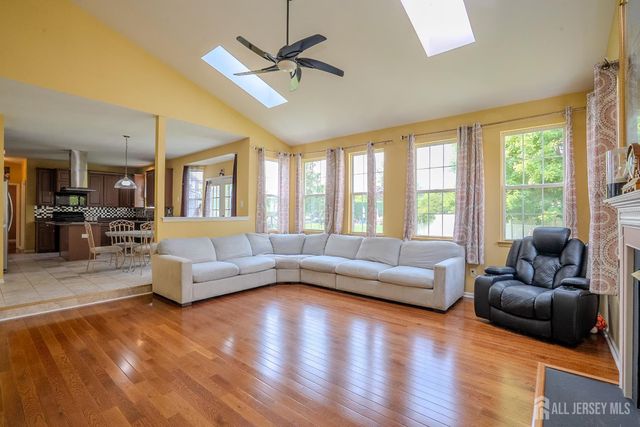 15 Inverness Lane, East Windsor, NJ 08520