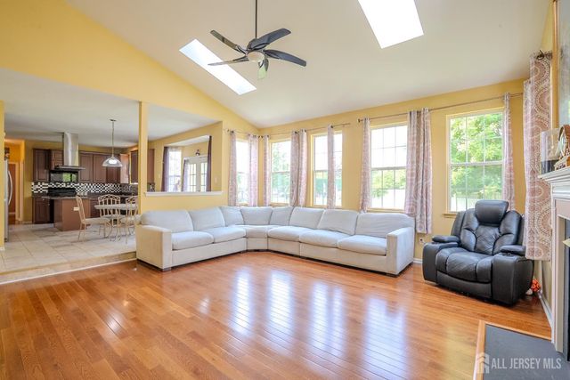 15 Inverness Lane, East Windsor, NJ 08520