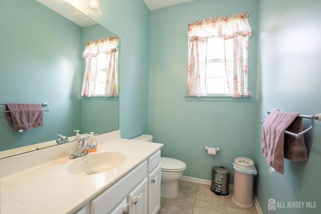 15 Inverness Lane, East Windsor, NJ 08520