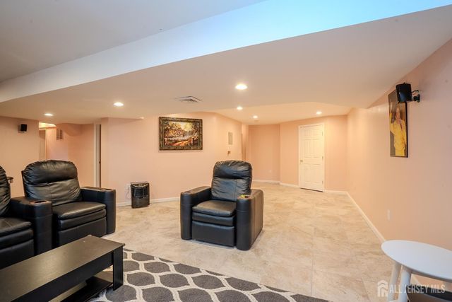 15 Inverness Lane, East Windsor, NJ 08520