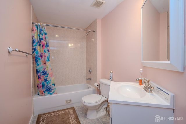 15 Inverness Lane, East Windsor, NJ 08520