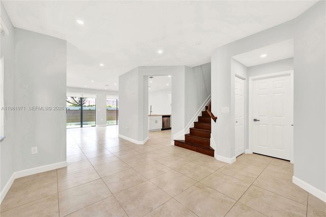 5880 NW 104th Path 0, Doral, FL 33178