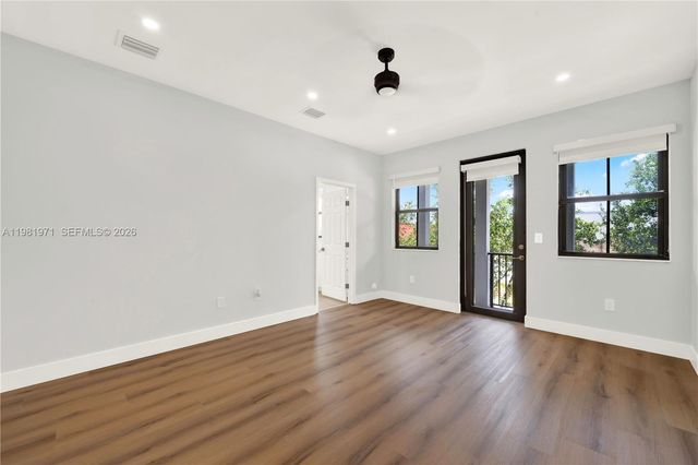 5880 NW 104th Path 0, Doral, FL 33178