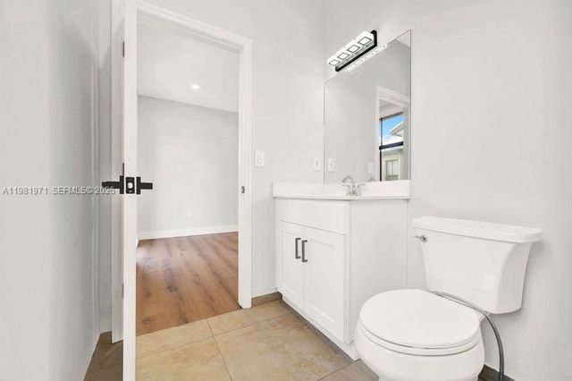 5880 NW 104th Path 0, Doral, FL 33178