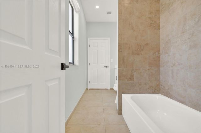 5880 NW 104th Path 0, Doral, FL 33178