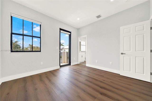 5880 NW 104th Path 0, Doral, FL 33178