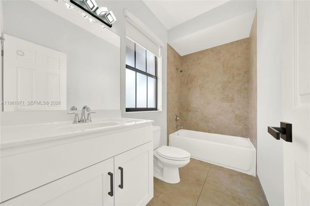 5880 NW 104th Path 0, Doral, FL 33178