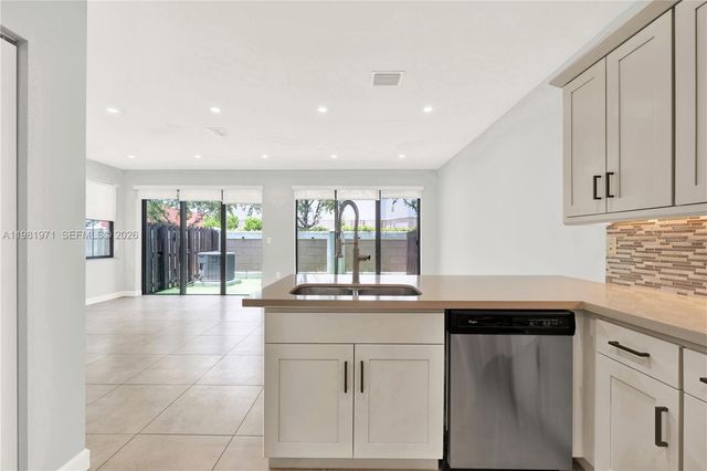 5880 NW 104th Path 0, Doral, FL 33178