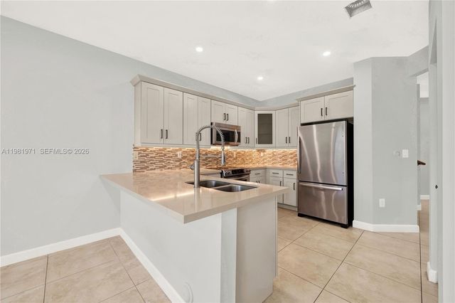 5880 NW 104th Path 0, Doral, FL 33178