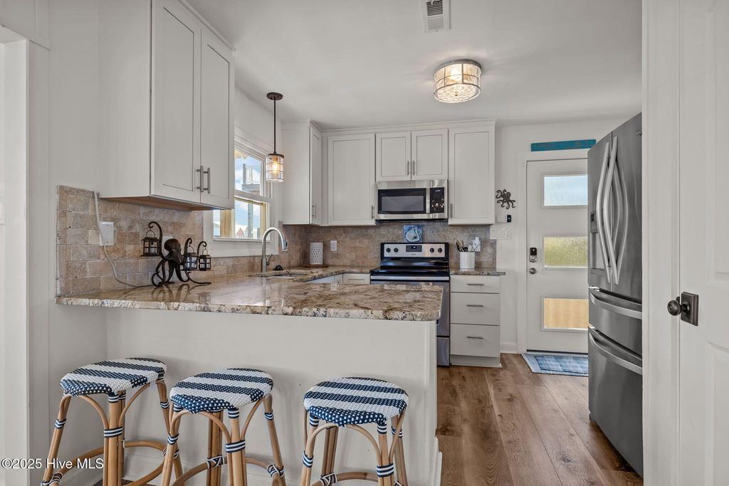 Image 10 of property listing at 7122 Ocean Drive, Emerald Isle, NC 28594